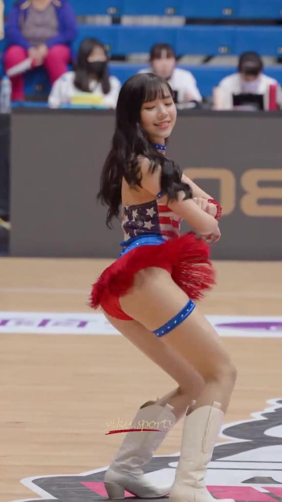 最好的啦啦隊(duì)小姐姐！自信，健康充滿活力！