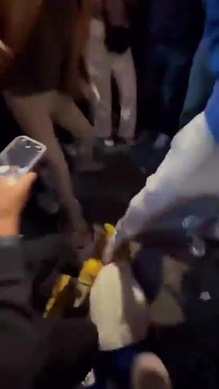 驚！尼克斯大勝步行者后，哈利伯頓遭主場球迷群毆